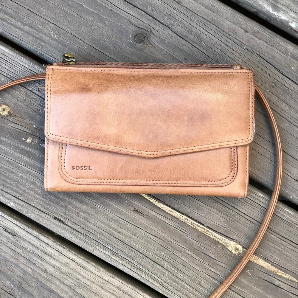 Fossil 👜 Genuine Leather Crossbody Wallet